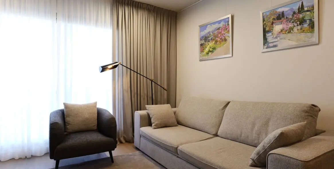 Alquiler a largo plazo de apartamento en planta media en Estepona 12