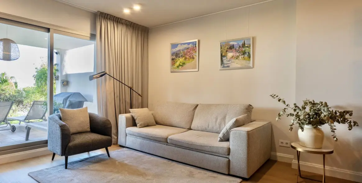 Alquiler a largo plazo de apartamento en planta media en Estepona 14