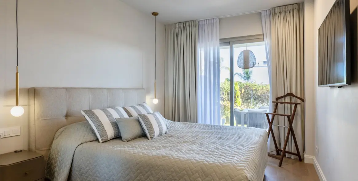 Alquiler a largo plazo de apartamento en planta media en Estepona 20