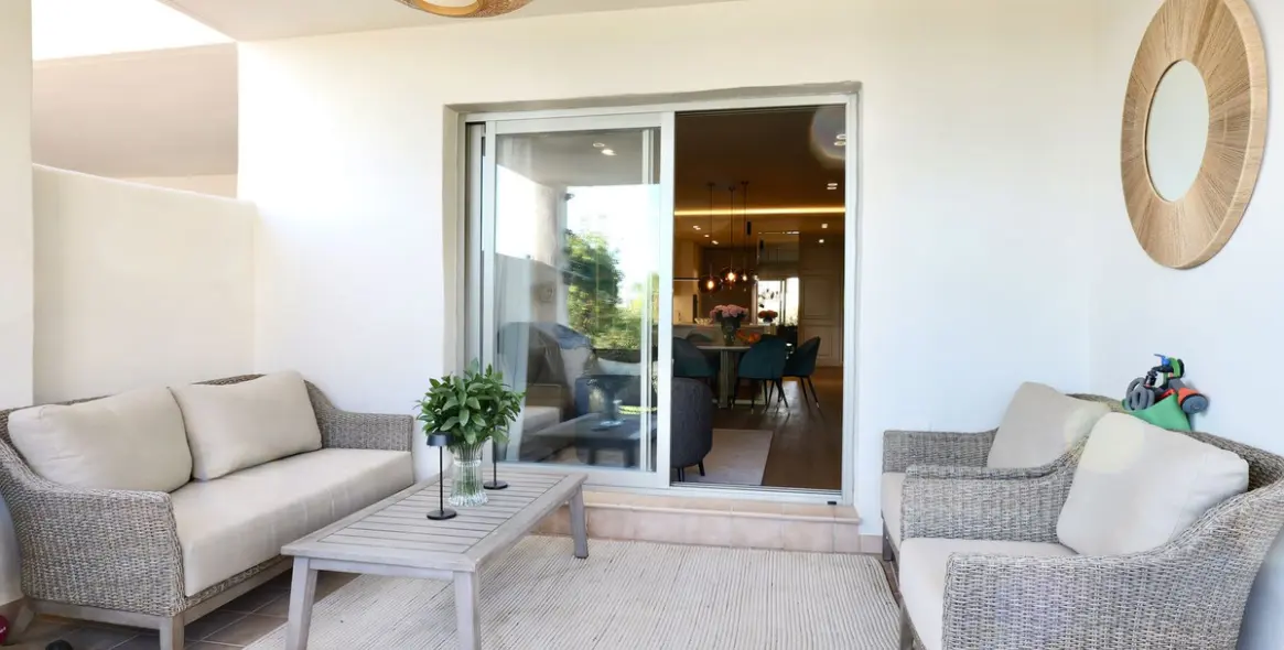 Alquiler a largo plazo de apartamento en planta media en Estepona 22