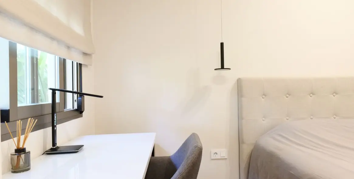 Alquiler a largo plazo de apartamento en planta media en Estepona 23