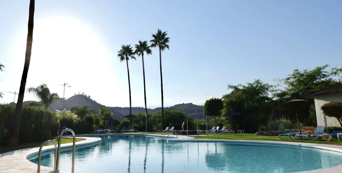 Alquiler a largo plazo de apartamento en planta media en Estepona 25