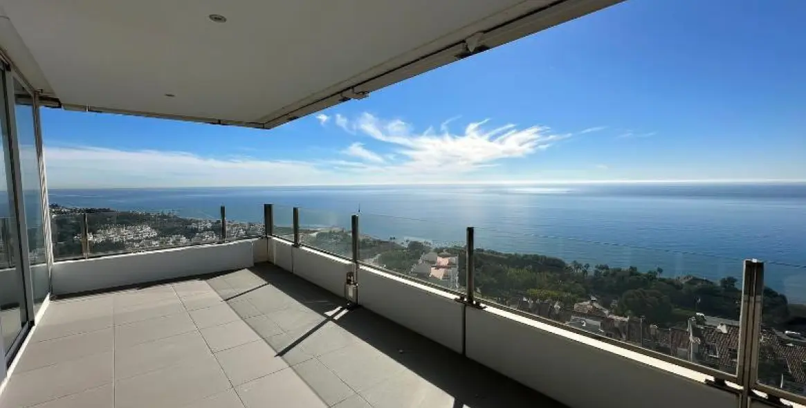 Long-term rent of middle floor apartment in Río Real 1