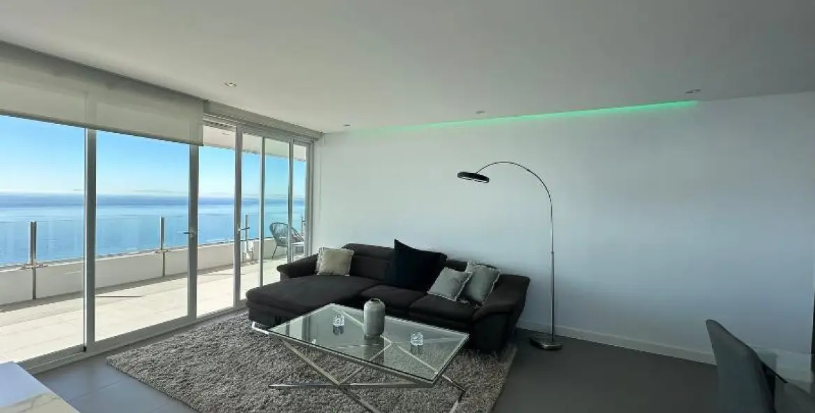 Long-term rent of middle floor apartment in Río Real 2