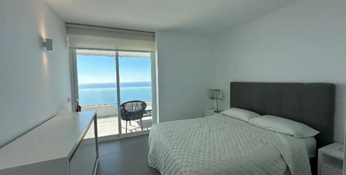 Long-term rent of middle floor apartment in Río Real 4