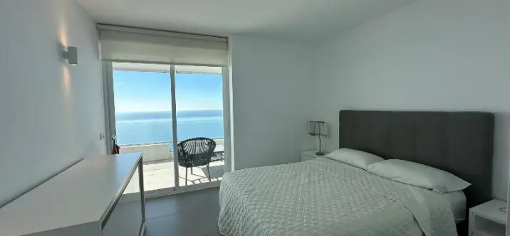 Long-term rent of middle floor apartment in Río Real 3