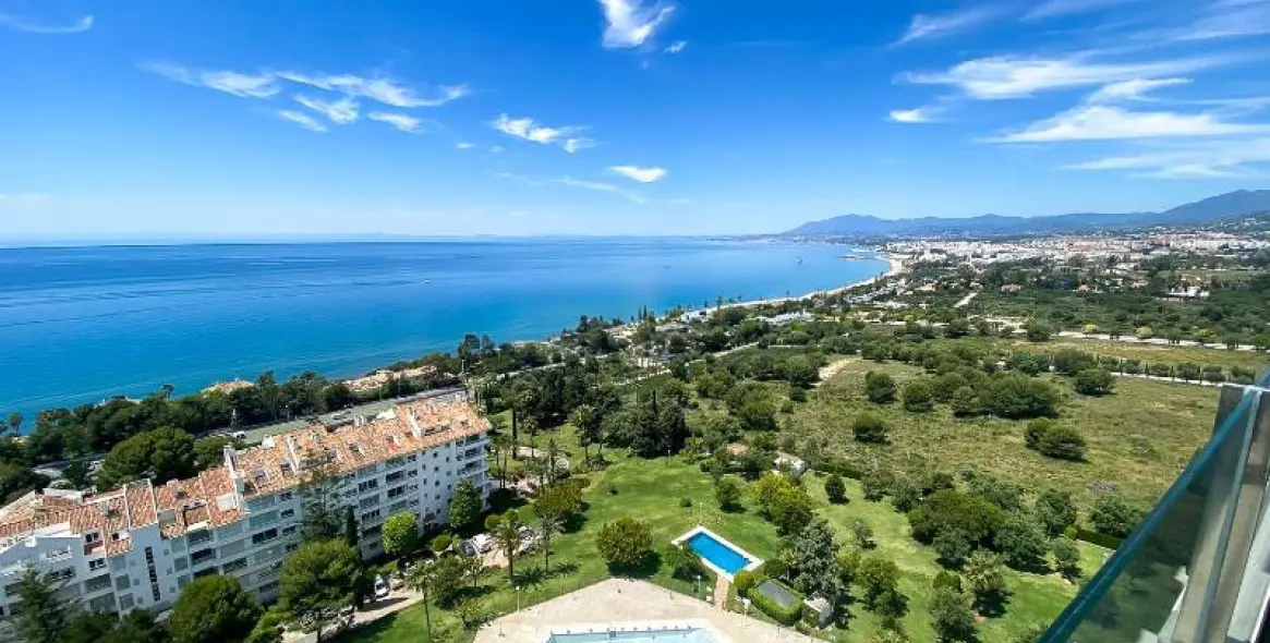 Long-term rent of middle floor apartment in Río Real 8