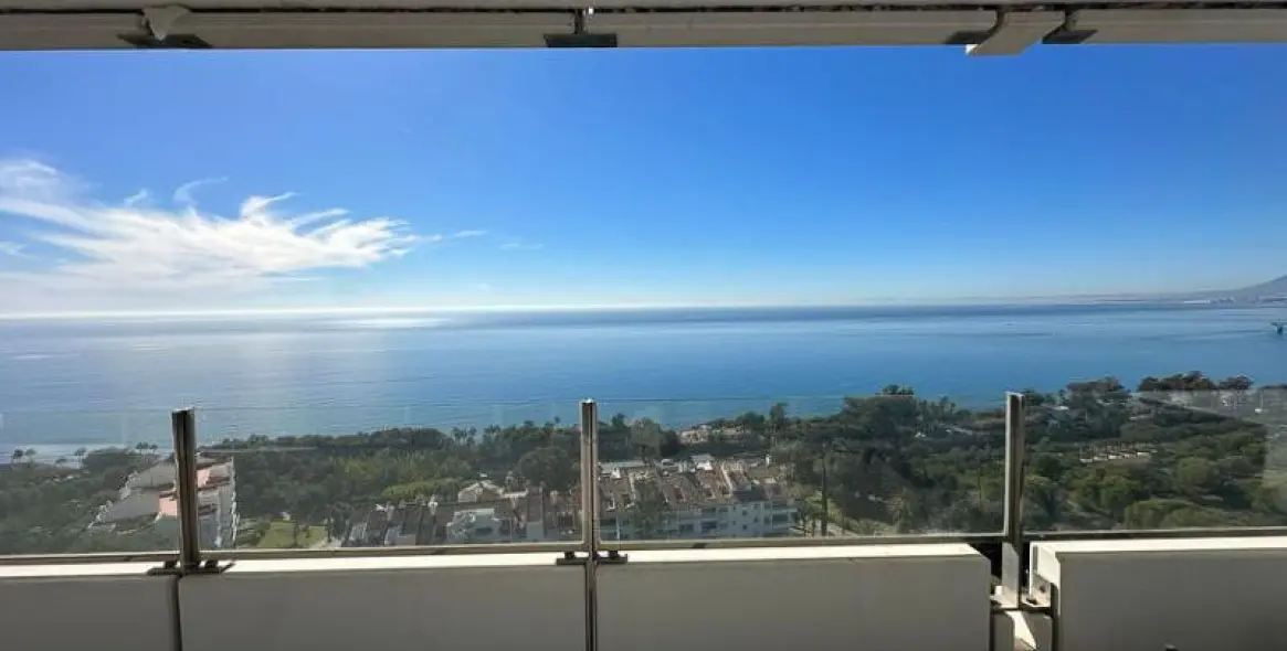 Long-term rent of middle floor apartment in Río Real 10