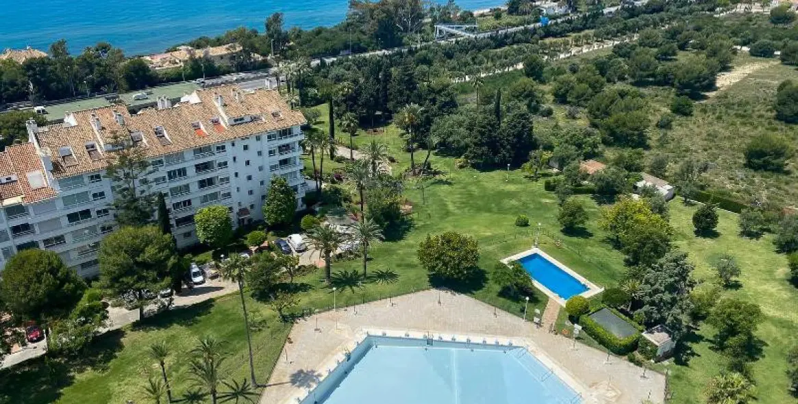 Long-term rent of middle floor apartment in Río Real 11