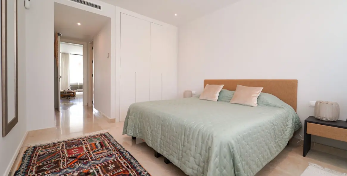 Долгосрочная аренда апартаментов на первом этаже в Cabopino 11