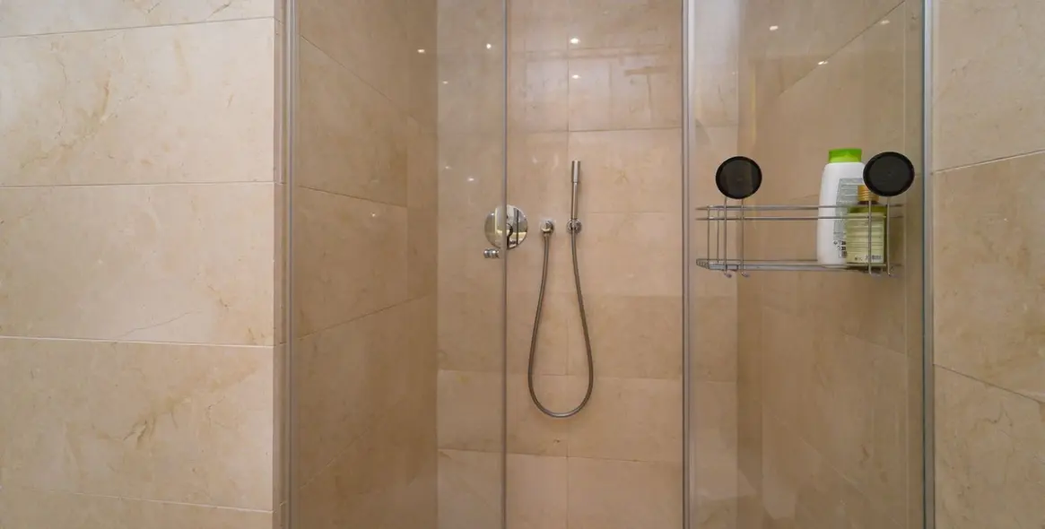 Долгосрочная аренда апартаментов на первом этаже в Cabopino 17