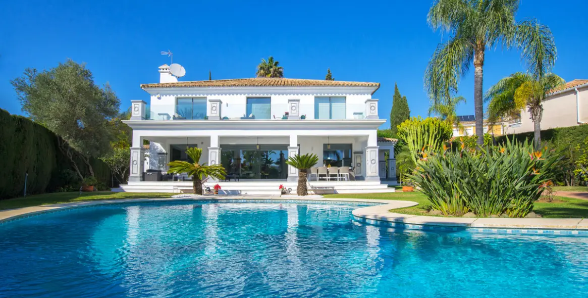 Short-term rent of detached villa in Nueva Andalucía 1