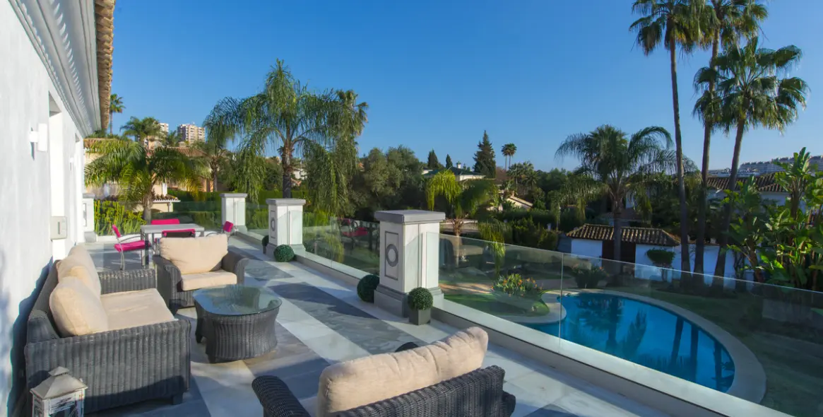 Short-term rent of detached villa in Nueva Andalucía 14