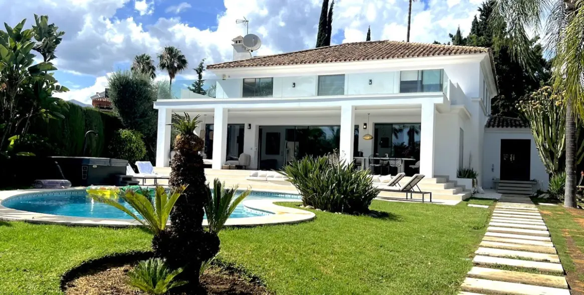 Alquiler a corto plazo de villa independiente en Nueva Andalucía 31