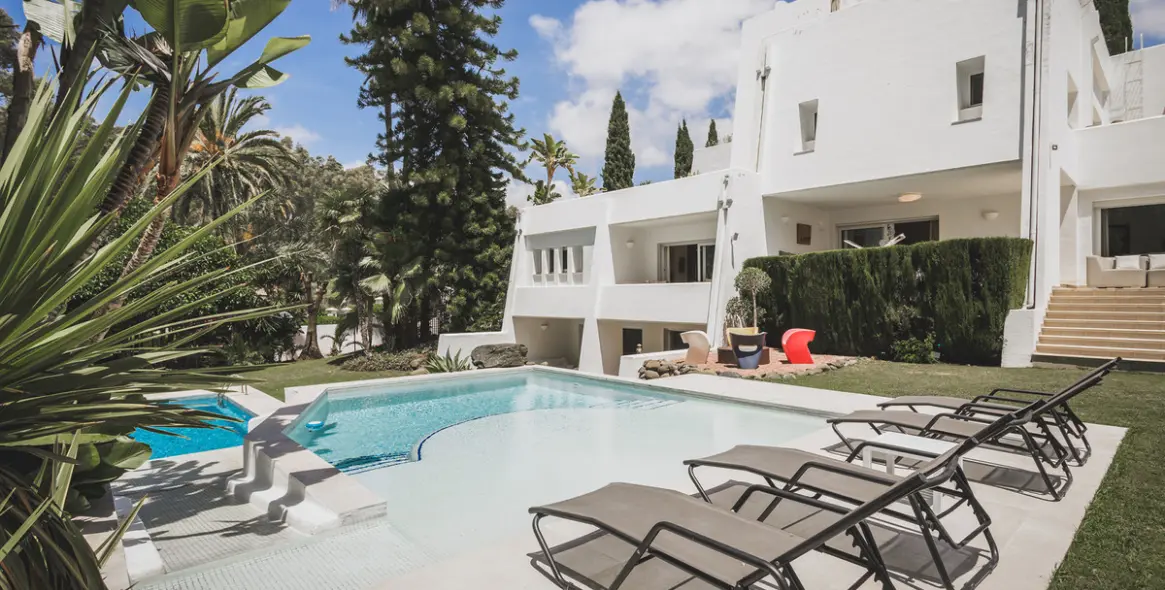 Long-term rent of detached villa in Nueva Andalucía 1