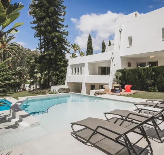 Long-term rent of detached villa in Nueva Andalucía