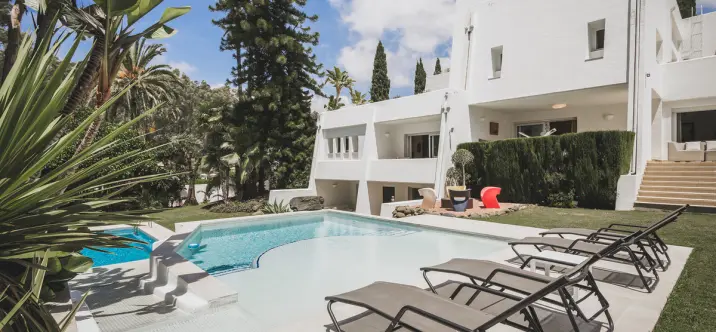 Long-term rent of detached villa in Nueva Andalucía 0