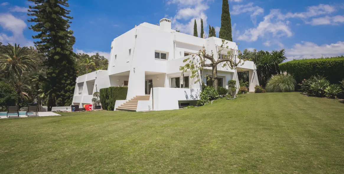 Long-term rent of detached villa in Nueva Andalucía 8