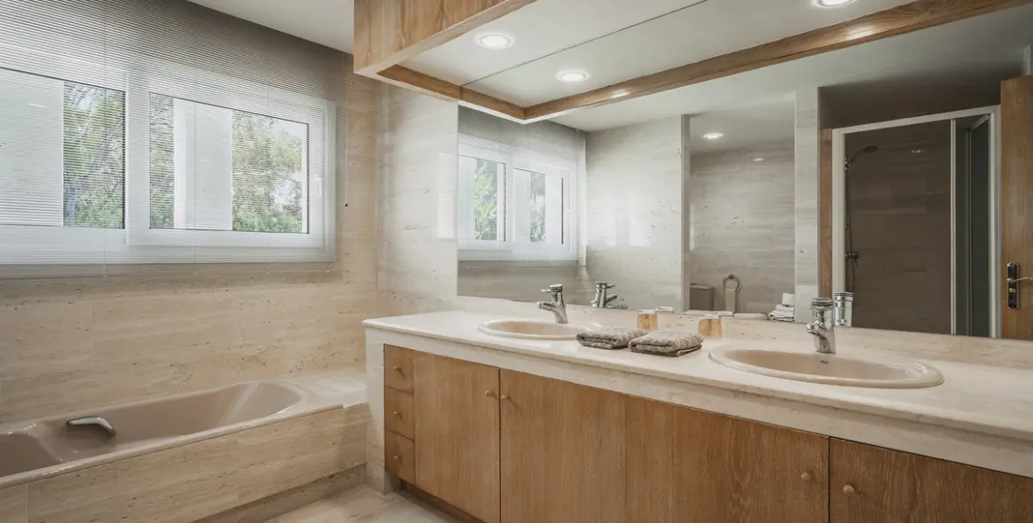 Long-term rent of detached villa in Nueva Andalucía 11