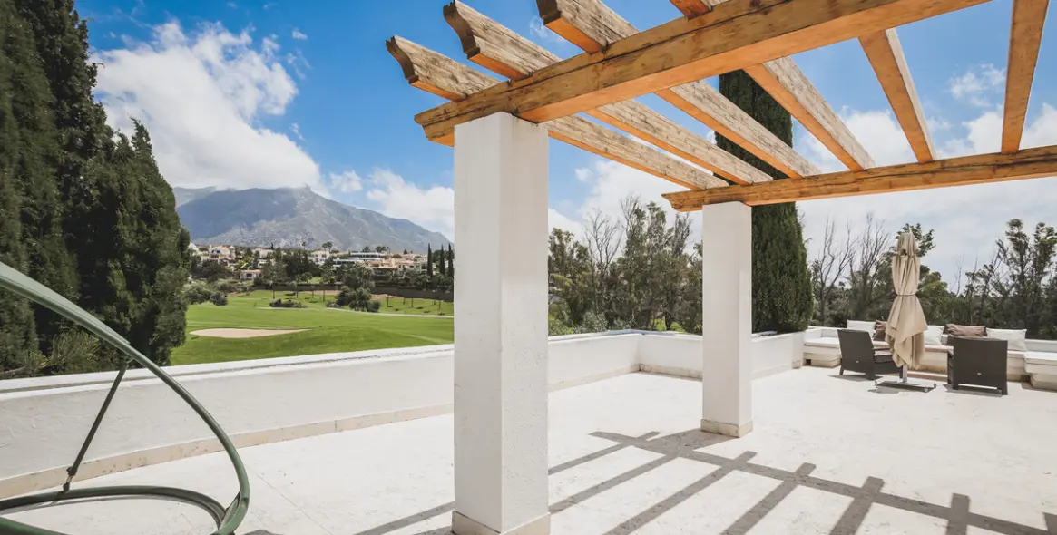 Long-term rent of detached villa in Nueva Andalucía 28