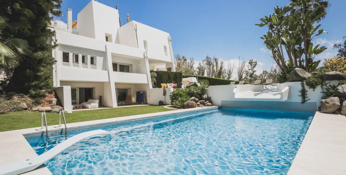 Long-term rent of detached villa in Nueva Andalucía 35