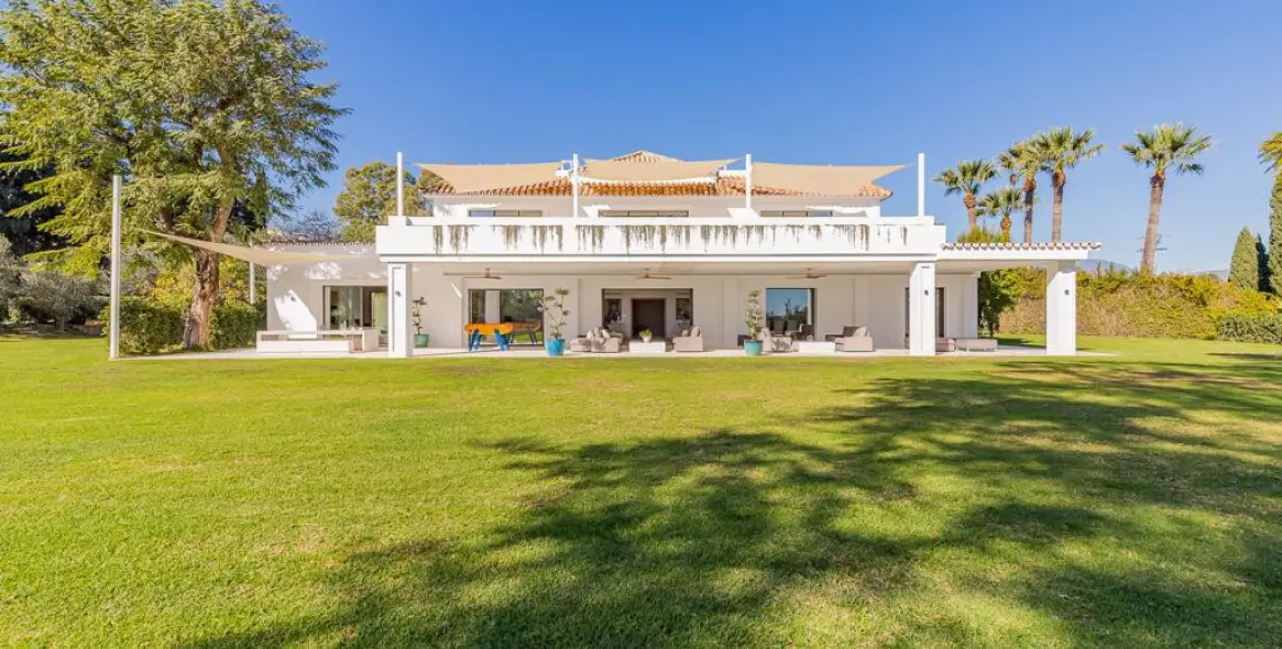 Short-term rent of detached villa in Estepona 1