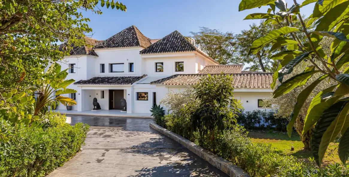 Short-term rent of detached villa in Estepona 2