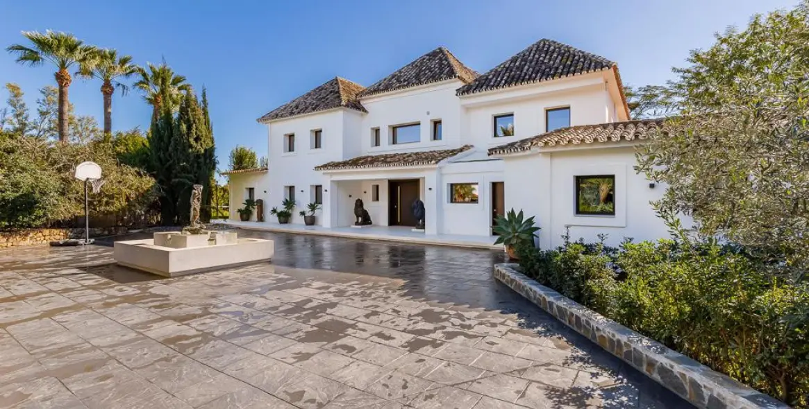 Short-term rent of detached villa in Estepona 11