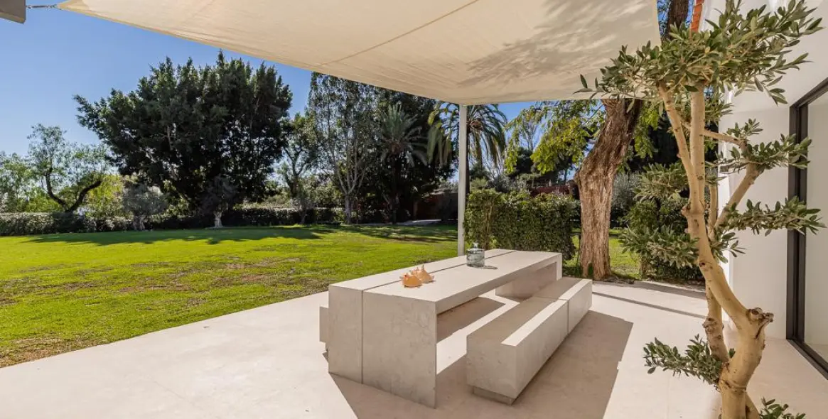 Short-term rent of detached villa in Estepona 12