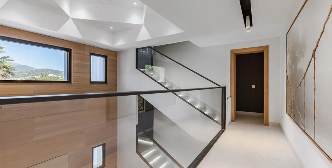 Short-term rent of detached villa in Estepona 16