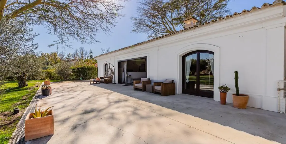 Short-term rent of detached villa in Estepona 23