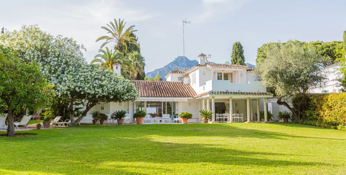 Краткосрочная аренда  отдельно стоящей виллы в The Golden Mile 1