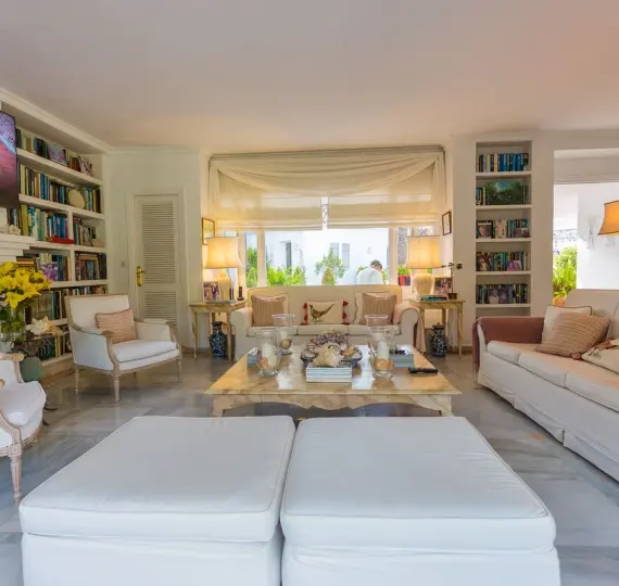 Краткосрочная аренда  отдельно стоящей виллы в The Golden Mile