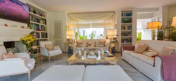 Краткосрочная аренда  отдельно стоящей виллы в The Golden Mile 3