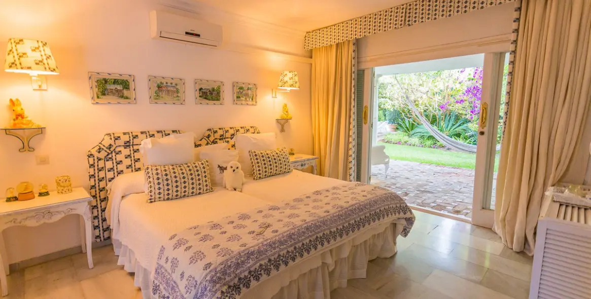 Краткосрочная аренда  отдельно стоящей виллы в The Golden Mile 11