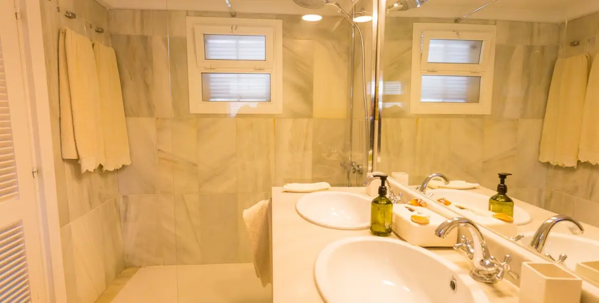 Краткосрочная аренда  отдельно стоящей виллы в The Golden Mile 23