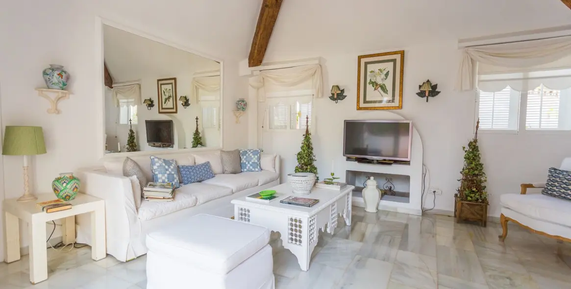 Краткосрочная аренда  отдельно стоящей виллы в The Golden Mile 31