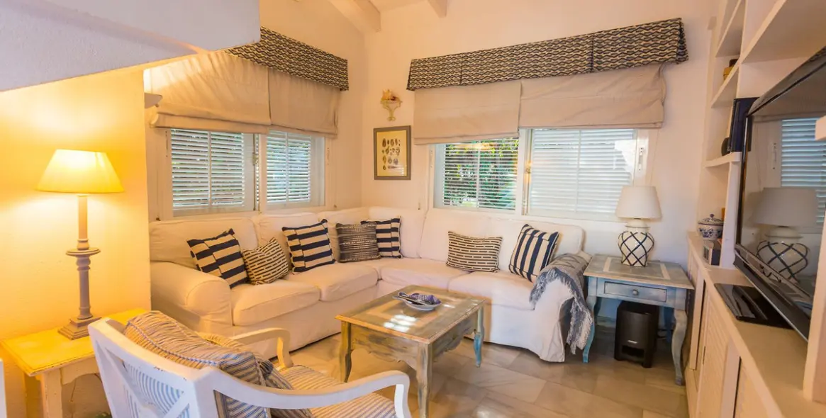 Краткосрочная аренда  отдельно стоящей виллы в The Golden Mile 33