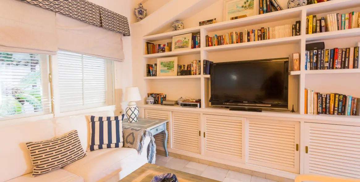 Краткосрочная аренда  отдельно стоящей виллы в The Golden Mile 34