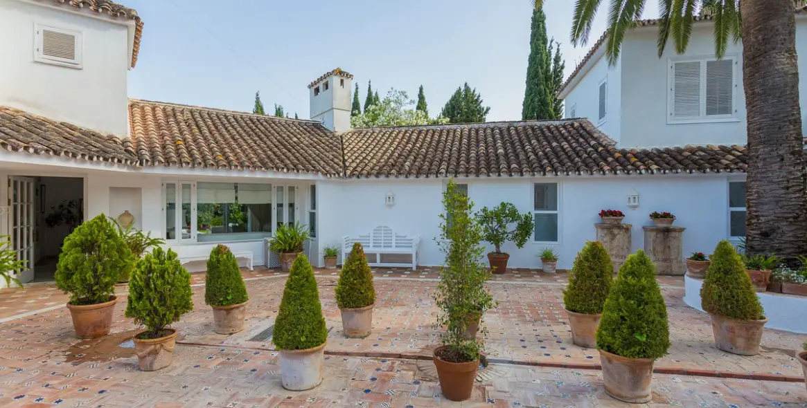 Краткосрочная аренда  отдельно стоящей виллы в The Golden Mile 44