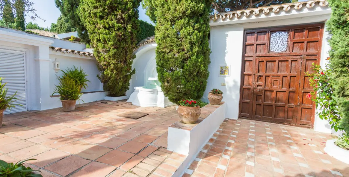 Краткосрочная аренда  отдельно стоящей виллы в The Golden Mile 45