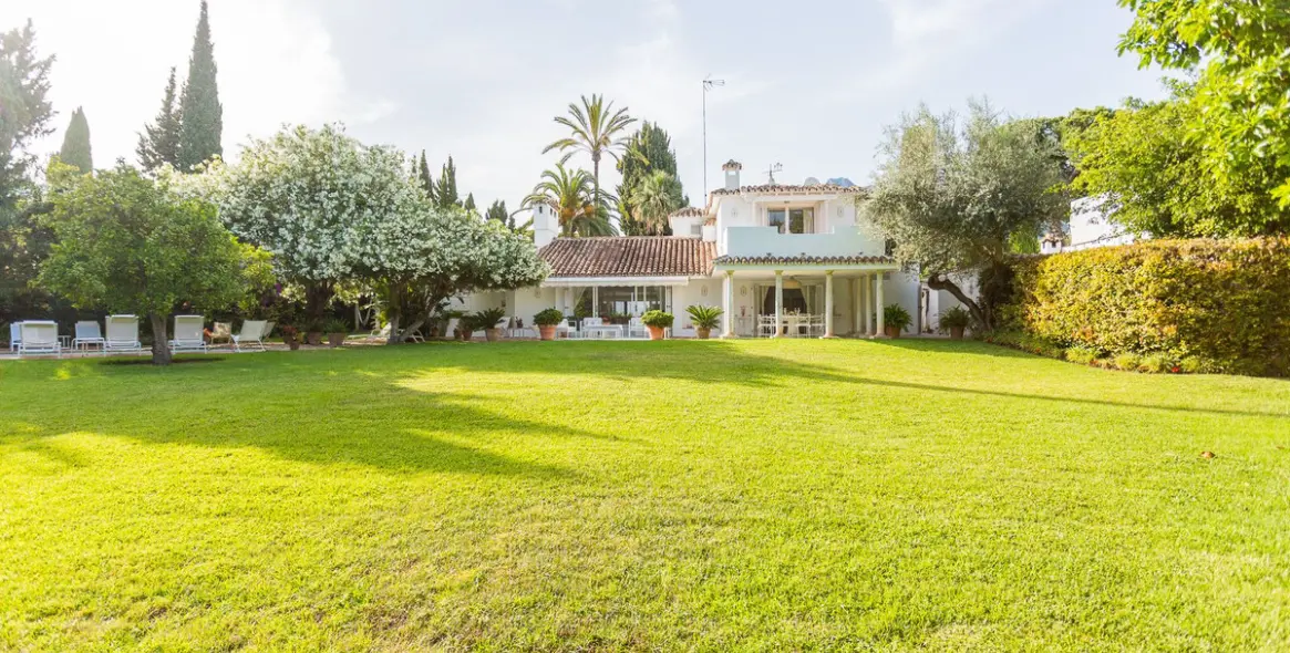 Краткосрочная аренда  отдельно стоящей виллы в The Golden Mile 48