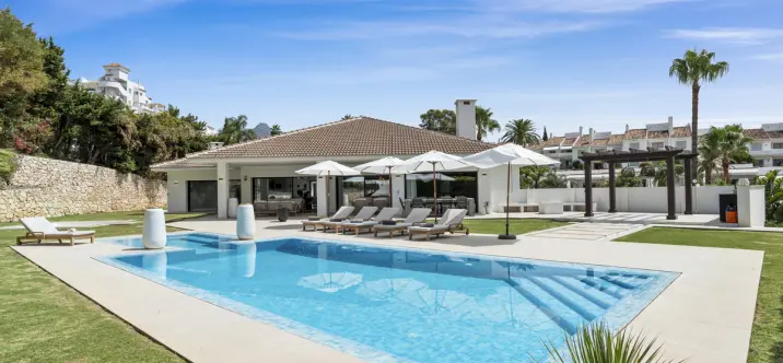 Alquiler a largo plazo de villa independiente en Nueva Andalucía 0