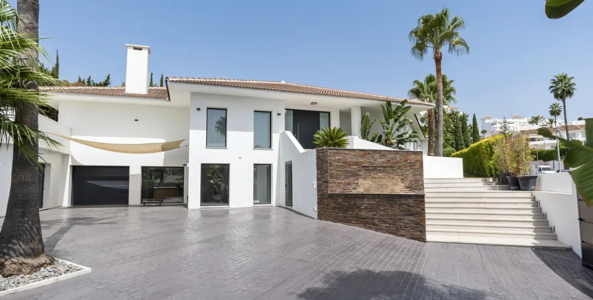 Long-term rent of detached villa in Nueva Andalucía 2