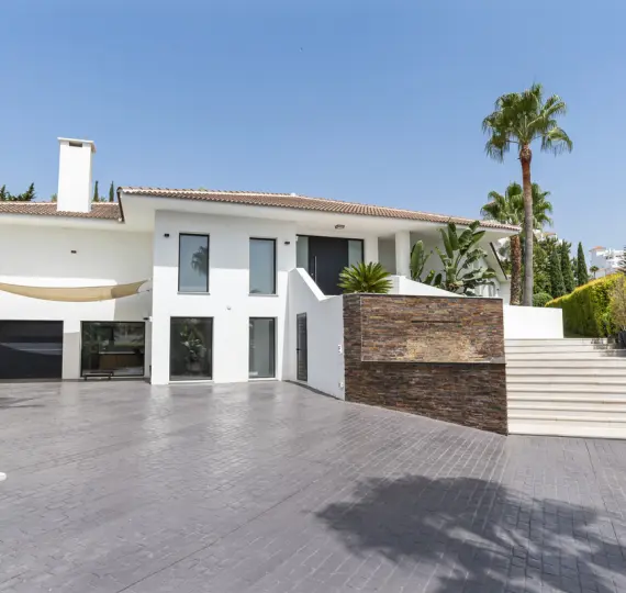 Alquiler a largo plazo de villa independiente en Nueva Andalucía
