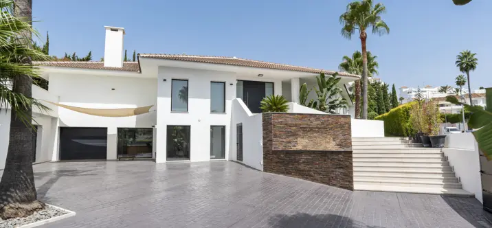 Alquiler a largo plazo de villa independiente en Nueva Andalucía 1