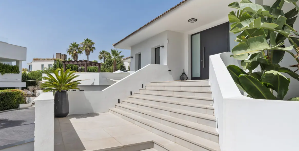 Long-term rent of detached villa in Nueva Andalucía 4