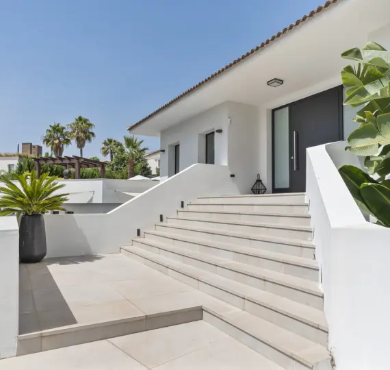 Alquiler a largo plazo de villa independiente en Nueva Andalucía