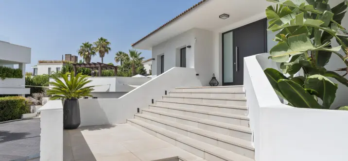 Alquiler a largo plazo de villa independiente en Nueva Andalucía 3