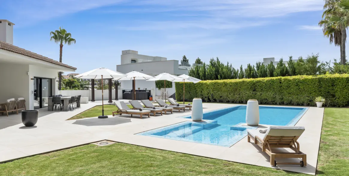 Long-term rent of detached villa in Nueva Andalucía 15